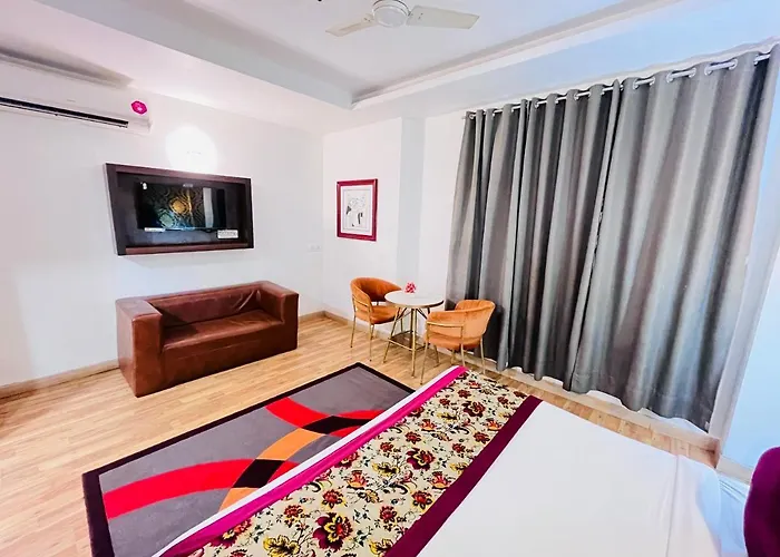 Hotel At Residency Kaushambi Couple Friendly