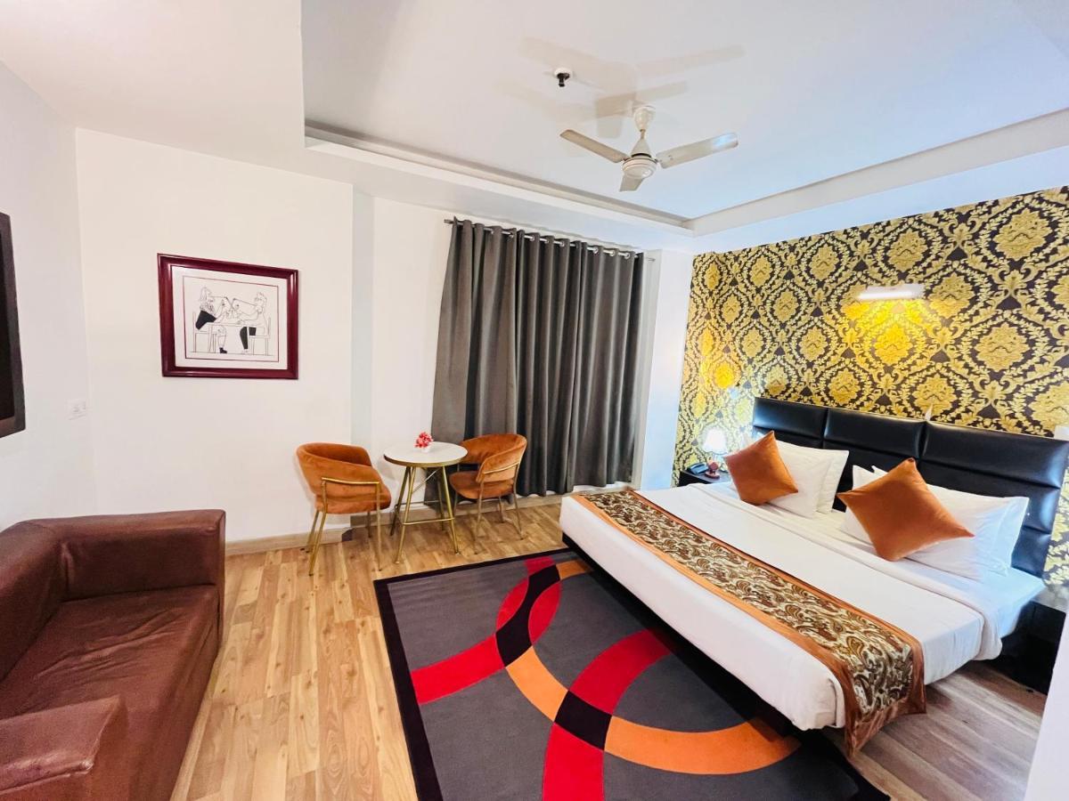 At Residency Kaushambi Couple Friendly