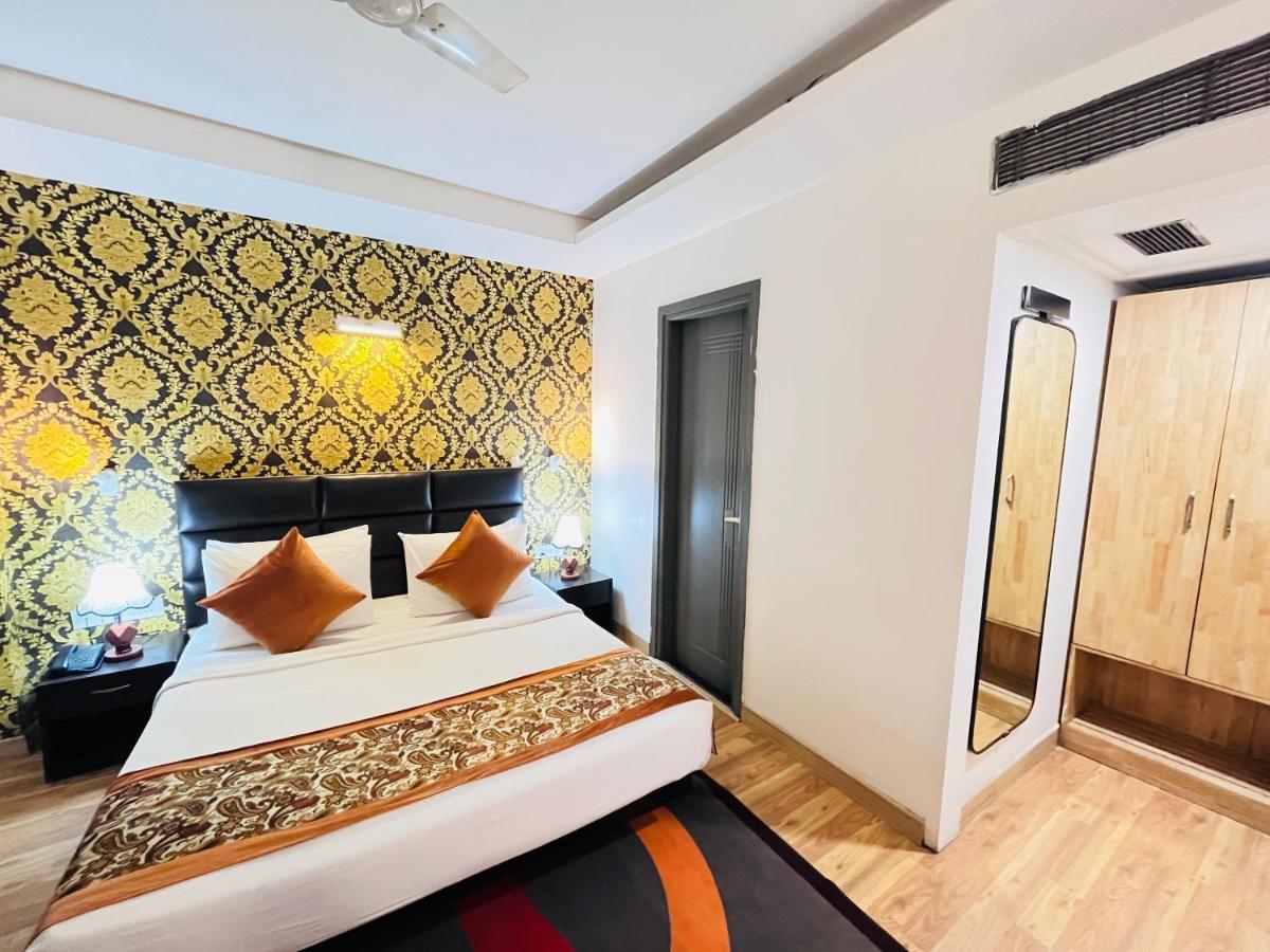 At Residency Kaushambi Couple Friendly 3*
